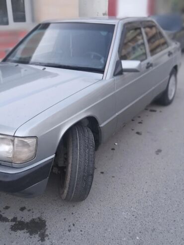 Mercedes-Benz: Mercedes-Benz 190: 2 l | 1992 il Sedan
