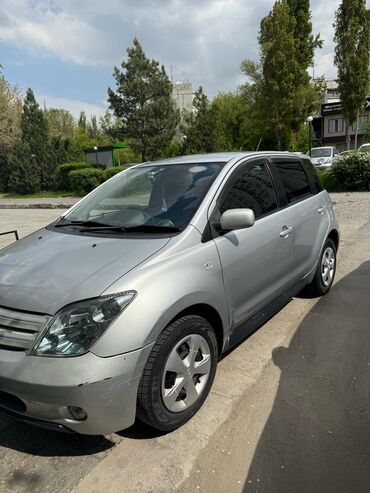 Toyota: Toyota Isis: 2003 г., 1.5 л, Автомат, Бензин, Хэтчбэк