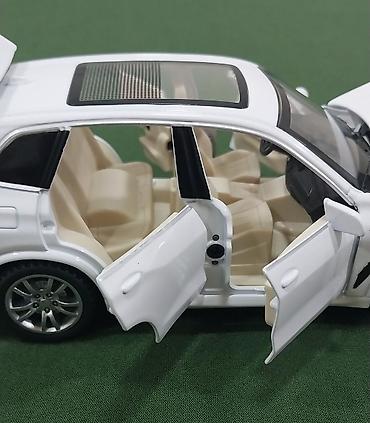 Oyuncaqlar: BMW X5 modeli maşın satılır. Təzədir. Materialı metaldır — 3