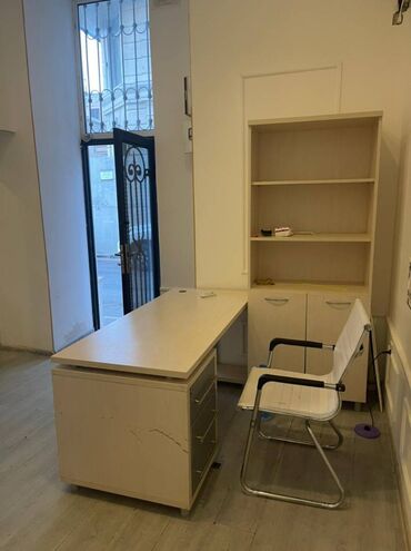 Ofislər: Tarqovuda ofis kirayə verilir.ofis tam əşyalı verilir. 35 kv. 2 otaq — 9
