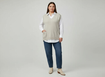 sweter z koronką na dole: Women`s sweater, size 3XL