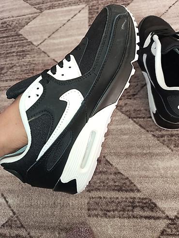 Кроссовки Nike Air Max 90, черно-белая расцветка. - Классический at lalafo.kg Кроссовки Nike Air Max 90, черно-белая расцветка. - Классический