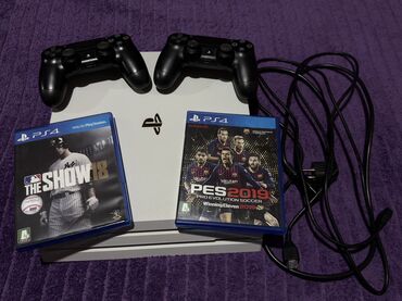 PS4 (Sony Playstation 4): PlayStation 4 Pro 1 TB satılır. Konsol Koreyadan alınıb, evdə şəxsi — 1