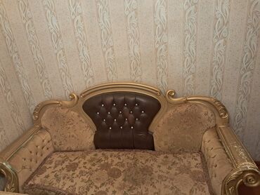 susta: Klassik divan, Qonaq otağı üçün, Açılmayan