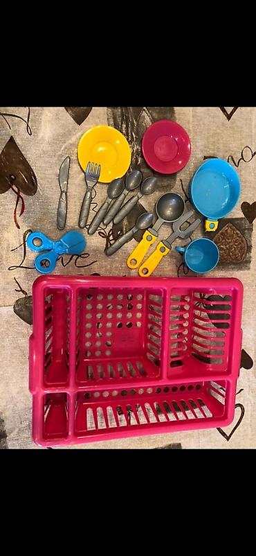 Игрушки: Uşaq üçün plastik mətbəx/oyun qab-qacaq dəsti Tərkib: - 1 ədəd — 1