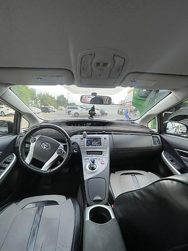 за неделю: Toyota Prius: 2015 г., 1.8 л, Автомат, Гибрид, Хэтчбэк — 3