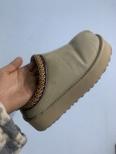 розовые угги: Продаю UGG уги, в хорошем качестве, размер 38,5