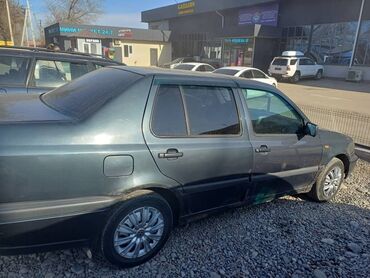 Volkswagen: Volkswagen Vento: 1996 г., 1.8 л, Механика, Бензин, Седан