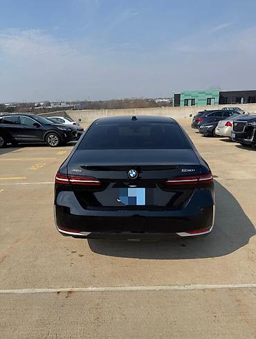 mercedes e class: BMW 5 series: 2 l | 2023 il Sedan — 6