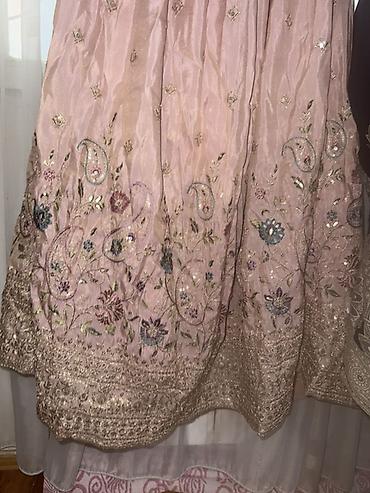 hind geyimi: Zərif hind üslublu üçlük dəst – lehenga - Rəng: pudra/solğun çəhrayı — 2