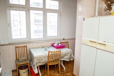 Uzunmüddətli kirayə mənzillər: Azadlıq prospektində, qoşazapravkaya yaxın Qrand marketin yanında 9 — 7