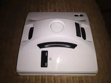 Robot usisivači: Lepo ocuvan. Nemam punjac. Kad se ukljuci signalizira zelenu lampicu — 6