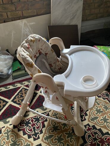 детский стол и 2 стульчика: Стульчик для кормления Б/у