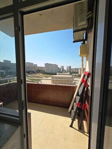 Uzunmüddətli kirayə mənzillər: Həzi Aslanov metrosu yanında mənzil kirayə verilir. Mərtəbə 18/5 — 4