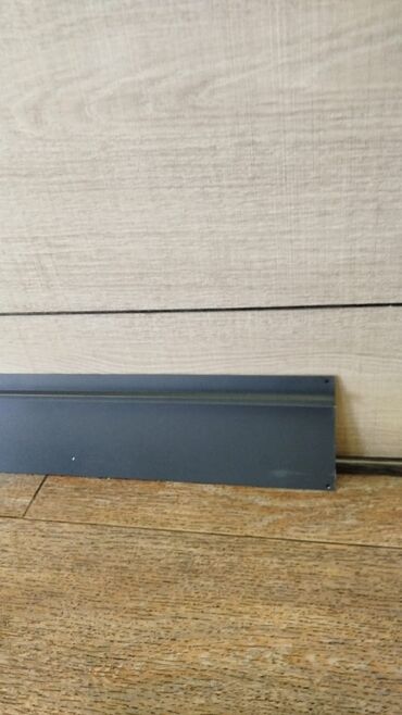 Döşəmə işləri: Kölgə plintuslarin montaji
Kolge plintuslarin vurulmasi
Gizli plintus — 9