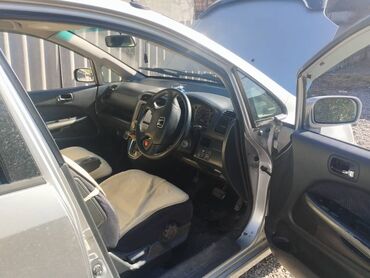 катафот хонда стрим: Серебристый минивэн Honda Stream, подходящий для семейных поездок и
