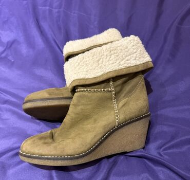высокие мужские мокасины: Qadınlar üçün qışlıq dabanlı bot - Model: qısa bot, qatlanan üst