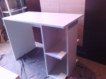 sklopivi trpezarijski stolovi za manje stanove: -Radni sto izradjuje se od univera u belom dekoru debljine 18mm.  