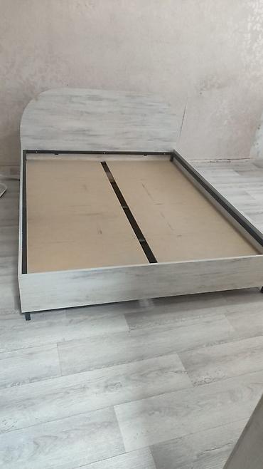 Кровати: Двуспальная кровать, Б/у, Каркас без матраса, длина - 1960 см — 2