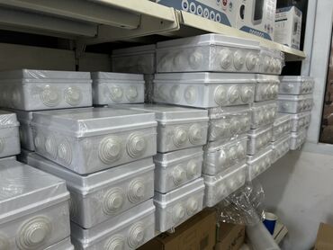 коробки упаковки: Герметичные распределительные коробки для электромонтажа. - Материал