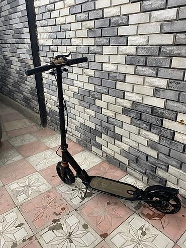 scooter samokatlar: Şəhər içi rahat hərəkət üçün yığcam və praktik kick-skuter. - Rəng — 2