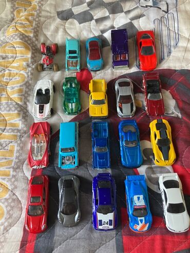 Статуэтки: Hot wheels modelləri 1:64 Əla vəziyyətdə. Hamdı 50 AZN. Tək-tək da