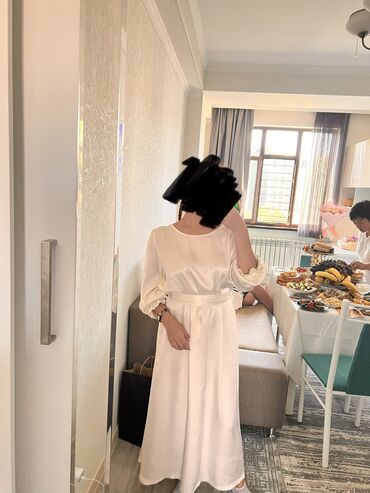 платье с белым воротником: Вечернее платье, Классическое, Средняя модель, Шелк, С рукавами, M (EU 38), L (EU 40)