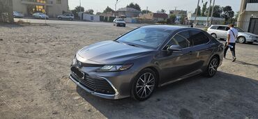 обменяю на машину: Toyota Camry: 2021 г., 2.5 л, Гибрид, Седан