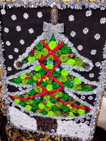 товары новогодние: Продам картину "Елка" ручной работы, ленточные техники вышивания