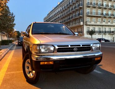 nissan march: Nissan Pathfinder R50 1998 il.Mator 3.3 . yanacagi benzin.arxa goruntu