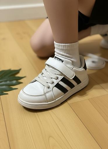 ağ mokasinlər: Rəng - Ağ Krossovkalar, Adidas, Ölçü: 31, Oğlan üçün — 2