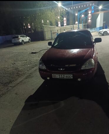 японский машины: Продается автомобиль Lada Priora красного цвета. Это надежный и