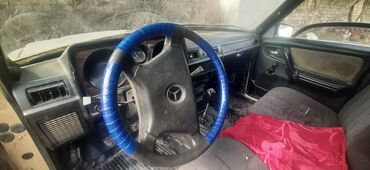 Yük maşınları: Yük daşıma üçün kiçik pikap avtomobil - Kuzov: Tam metal yanlar və — 3