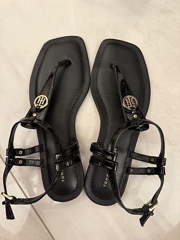 Basanoşka və səndəllər: Tommy Hilfiger qadın sandaleti - Model: barmaqarası (T-strap) sandal — 1