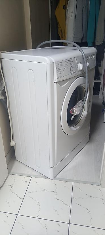 Стиральная машина Indesit, *когда сушится немного шатается*