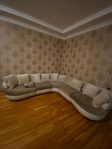 Otaq qapıları: Künc divan