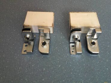 Фурнитура для мебели: Отдам за символическую цену. Петли, ручки, крепления, ножки, крючки — 9