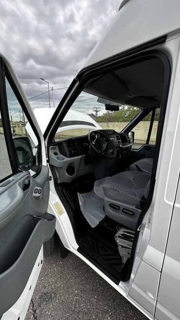 Ford: Ford Transit: 2.4 l | 2010 il 188000 km Van body type — 9