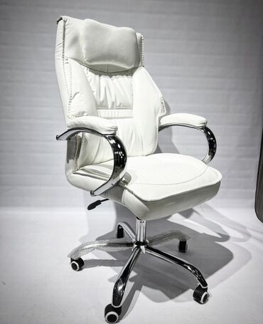 Ofis dəst mebeli: Ofis mebel dəsti Tərkib: - İş masası: ağ üst səth, qara metal karkas; — 17