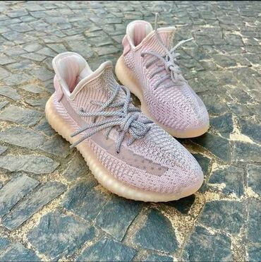 metro obuca нови пазар – слике: Yezzy modeli ostali samo 36, 37 i 38 br za samo 3900 din
pb