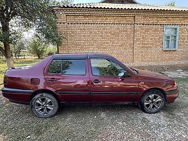 чанган уни к: Volkswagen Vento: 1993 г., 1.8 л, Кол менен иштөөчү, Бензин, Седан — 4
