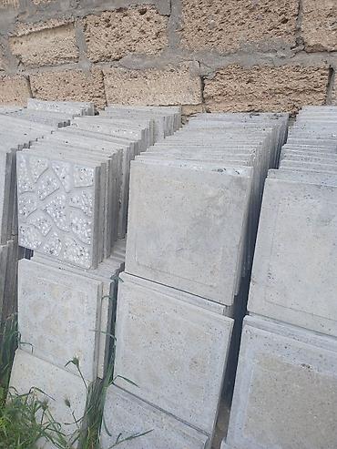 beton kəsən: Yere dosenen tamet 30×30 olcusunde surusmezdir 700 eded dasdi 63² di — 2