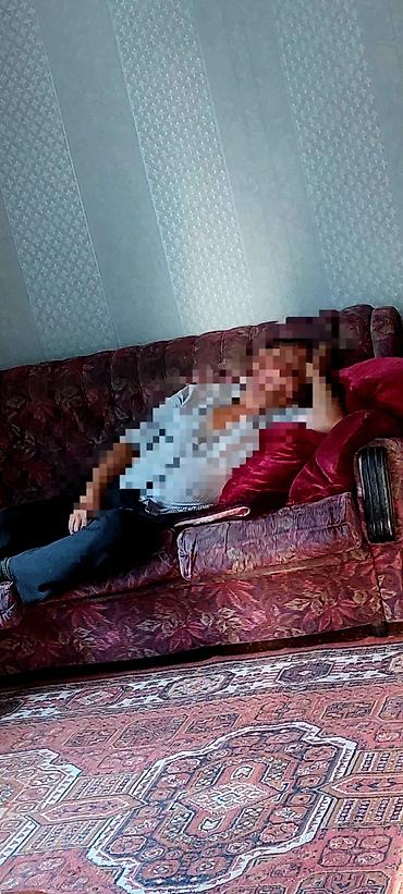 Прямые диваны: Диван раскладной трехместный

+2кресла как в правом углу — 1