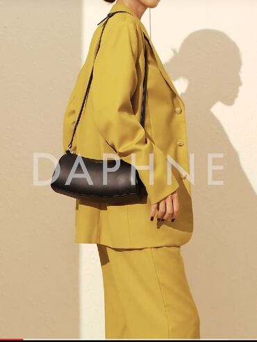 Сумки и чехлы: Нишевая сумка стильняшка от бренда 2024 года Daphne в черном цвете