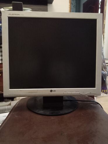 led monitorlar: LG Flatron L1717S 17" LCD monitor Xüsusiyyətlər: - Ekran diaqonalı