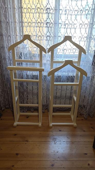 paltar asılqanı taxta: Taxta geyim dayağı – klassik “valet stand” - Material: möhkəm ağac - — 2