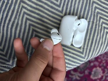 m3 pro: Airpods pro 2 type c model noqte cizigsiz sadece sag gulagda leke var — 4