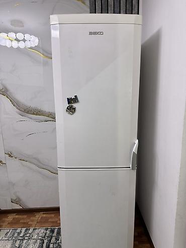 Срочно продаю Холодильник Beko, белый, двухкамерный, с нижней