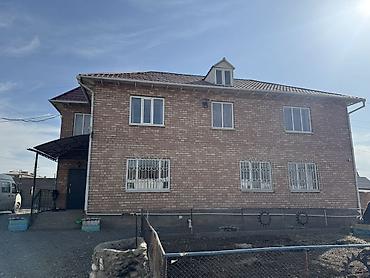 Продажа коттеджей и домов: 🏡 Продаётся капитальный кирпичный дом в центре города 📍 Локация Дом — 7