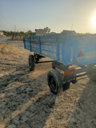 Nəqliyyat: Kənd təsərrüfatı üçün ikioxlu qoşqu-damper - Traktor üçün qoşulan